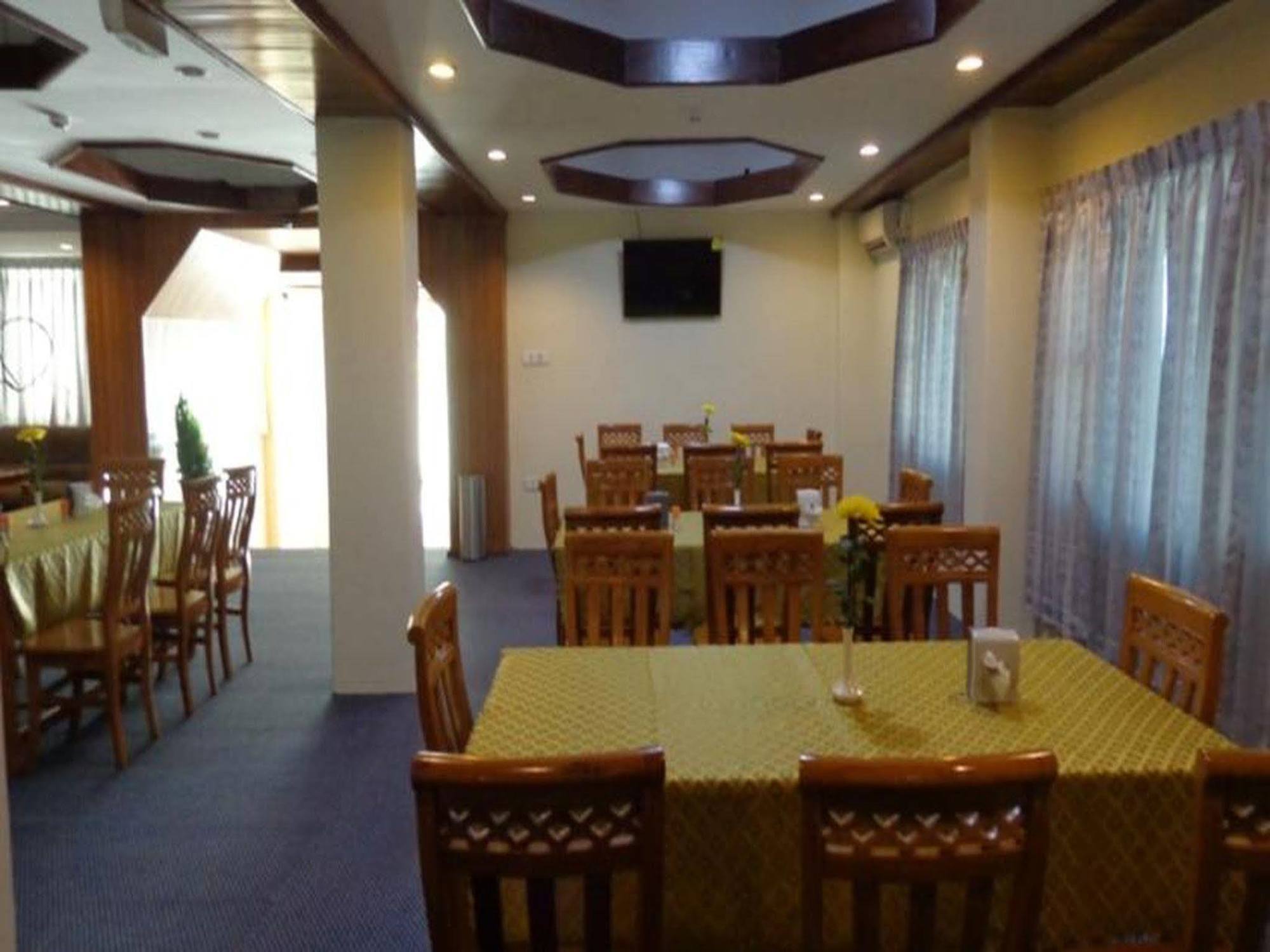 Royal Khattar 3* Yangon