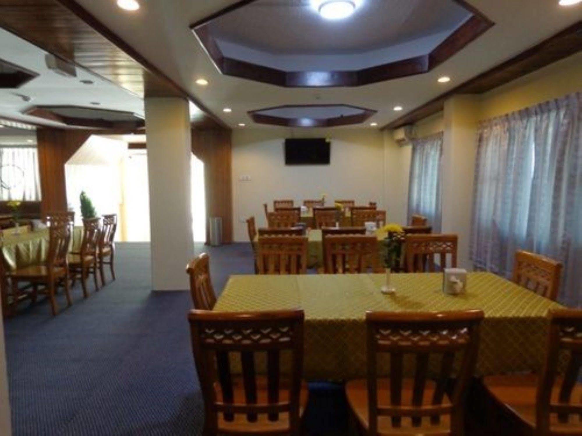 Royal Khattar 3*